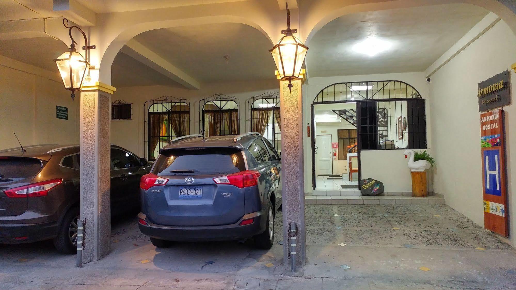 Hotel Armonia Hostal サンサルバドル エクステリア 写真